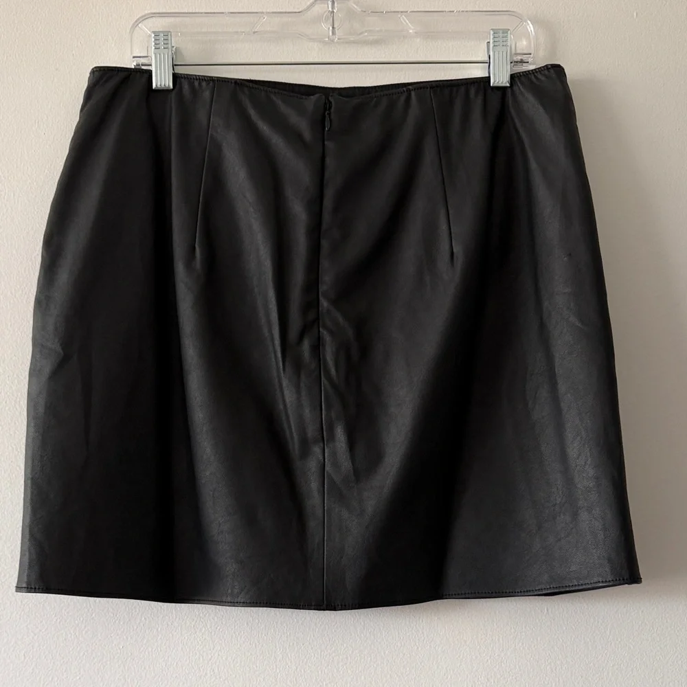 Abercrombie & Fitch Vegan Leather Ruched Mini Skirt size larger - Picture 3 of 8